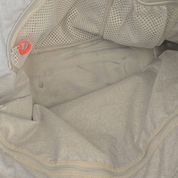 Lululemon Daily Essentials Everything Bag - Picture 10 of 17